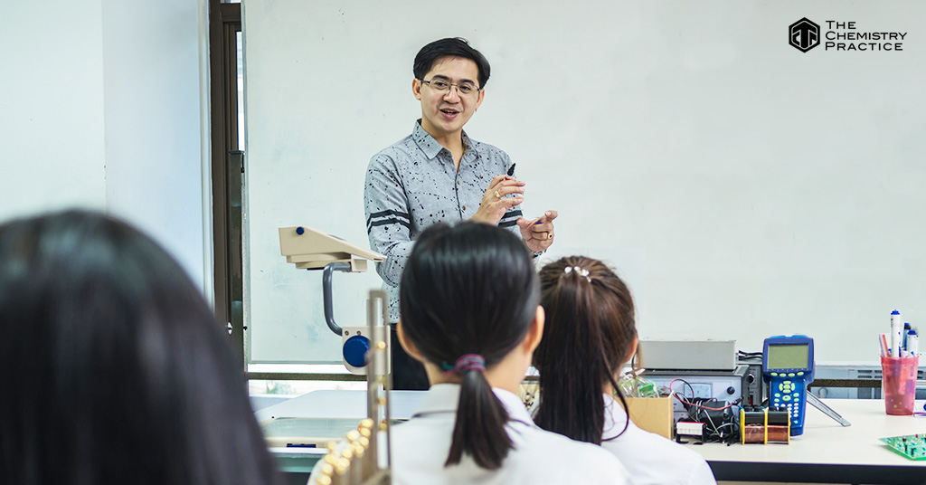 Expert knowledge and qualifications-qualities of a good chemistry tutor